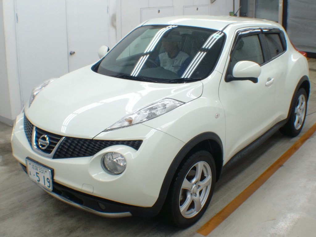 Nissan Juke белый перламутр