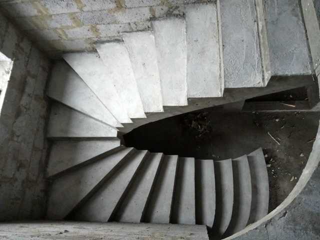 Монолитные лестницы бетонные, крыльцо