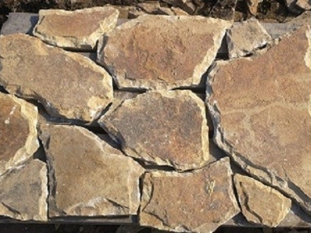   Камень песчаник  со сколом 