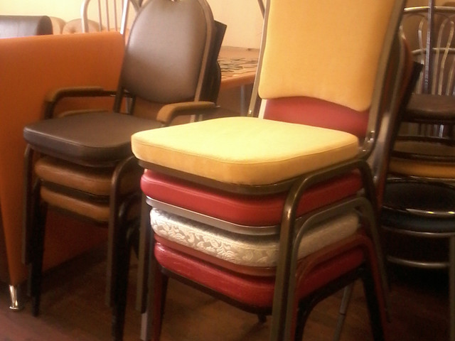 Мягкие банкетные стулья от производителя.