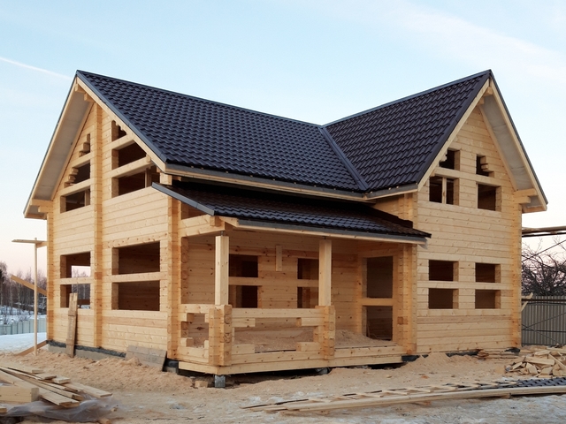 Специалисты СК «Славянский дом» профессионально и по доступной цене построят деревянный коттедж, дом, сруб бани, из профилированного бруса или оцилиндрованного бревна