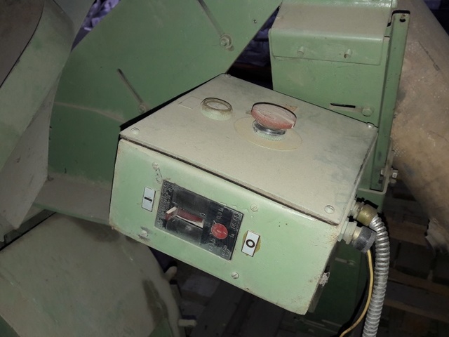 Продается б/у автомат подвивочный для  подвивки завитка на фланцах крышек к банкам жестяным цилиндрическим круглым КД2324К-33-00-001 2002 г. в.