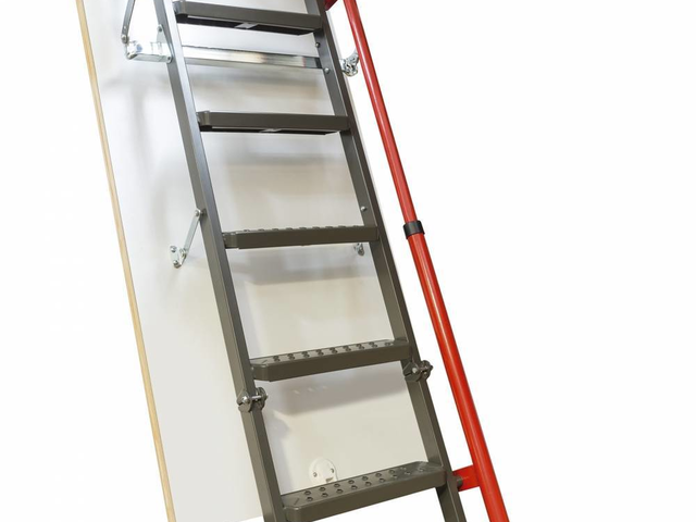 Металлическая лестница для помещений с высокими потолками