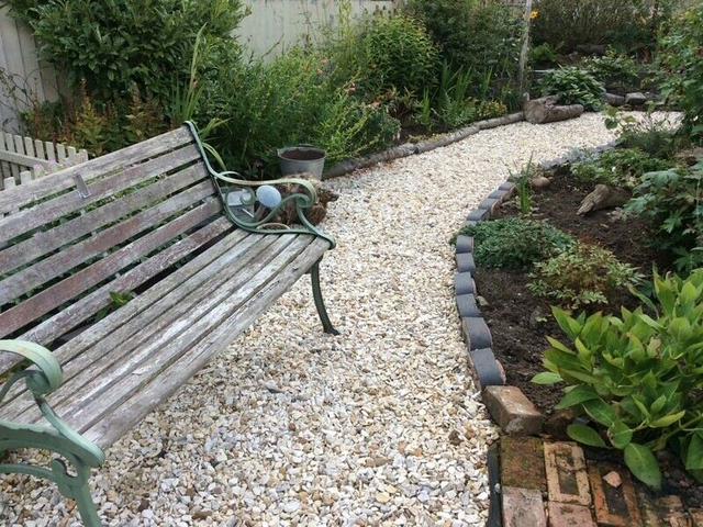 20 mm York cream garden and driveway chips/ gravel/ stones