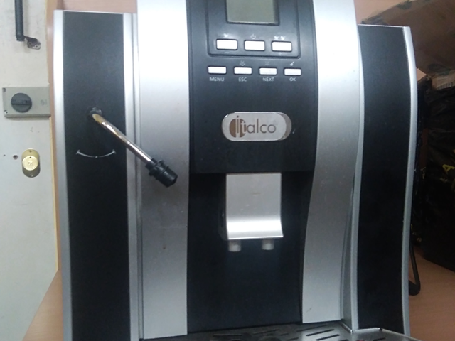 ПРОДАМ Автоматическую кофемашину Italco Merol 709