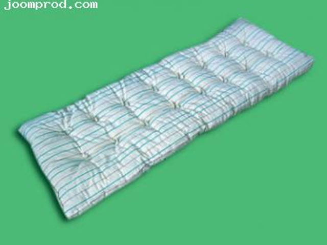 Металлические кровати со спинками из ДСП и кровати с ламелями