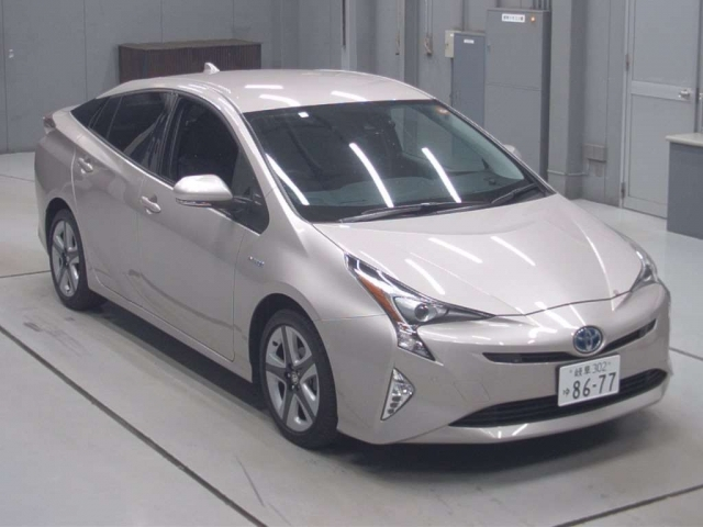 Лифтбек гибрид Toyota Prius кузов ZVW51 модификация A Touring Selection гв 2018